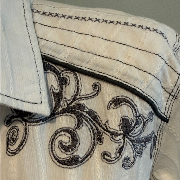Women’s white WESTERN Button-Up Shirt with Black Embroidery - Picture 3 of 11